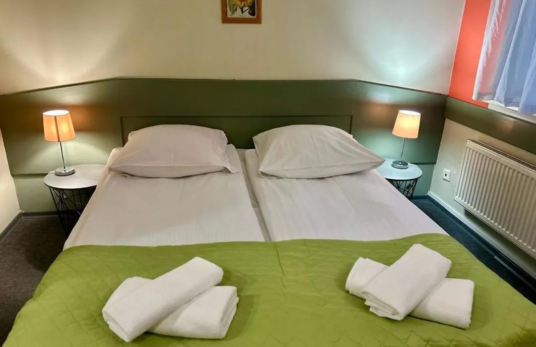 Hotel Flora-1
