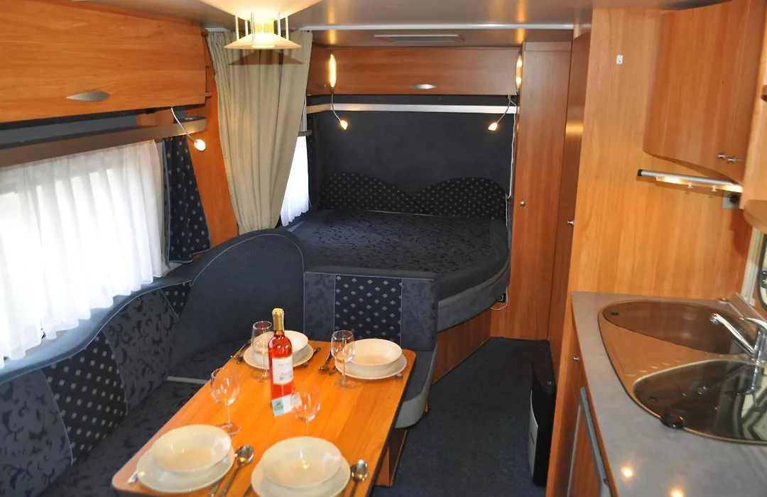 Nowoczesne Przyczepy Kempingowe Chalupy Royal-Camp-1