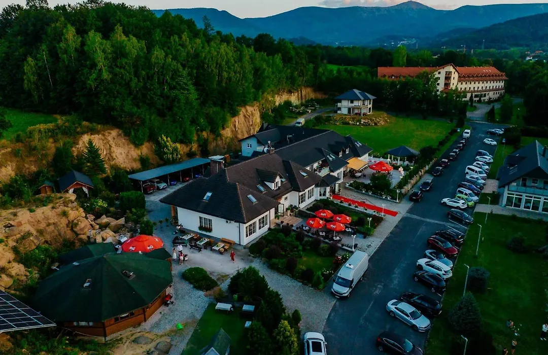 Dwór Skalny Apartamenty, Pokoje i Restauracja Karczma Skalna-1