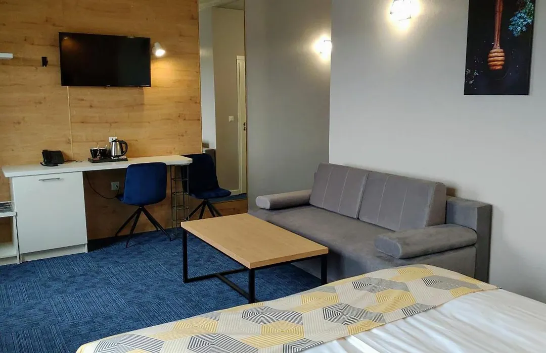 Hotel 107-1