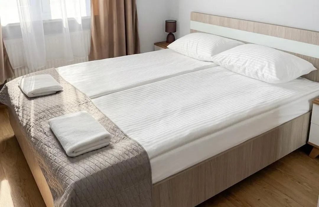 Astral - Private Rooms Close To Airport & Ptak Expo-1