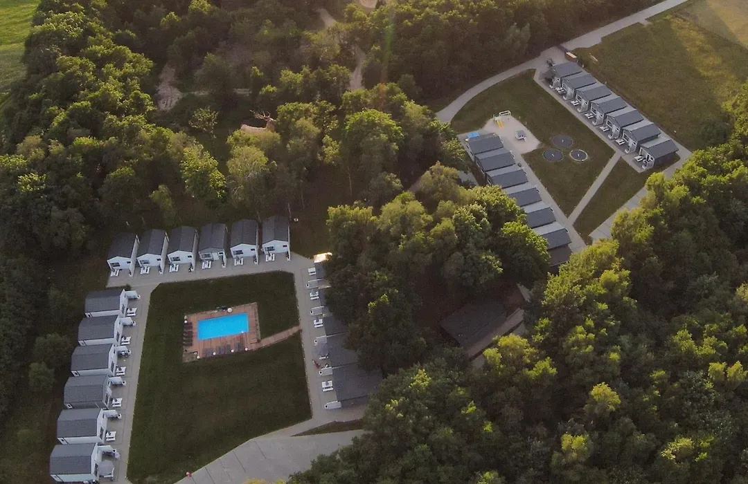 Lumi Resort Domki letniskowe z podgrzewanym basenem-1