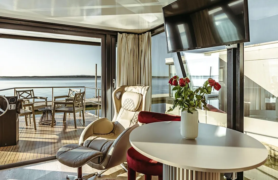 HT Houseboats - domki na wodzie - sauna, lake view-1