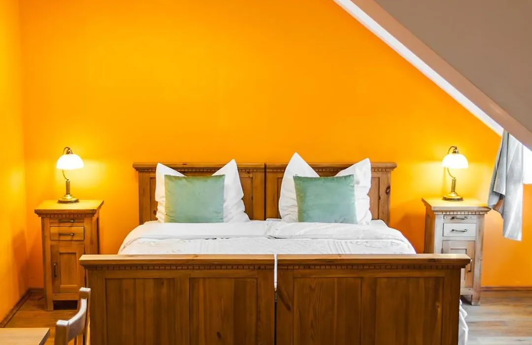 Karczma Regionalna Hotel GOŚCINNA CHATA-1