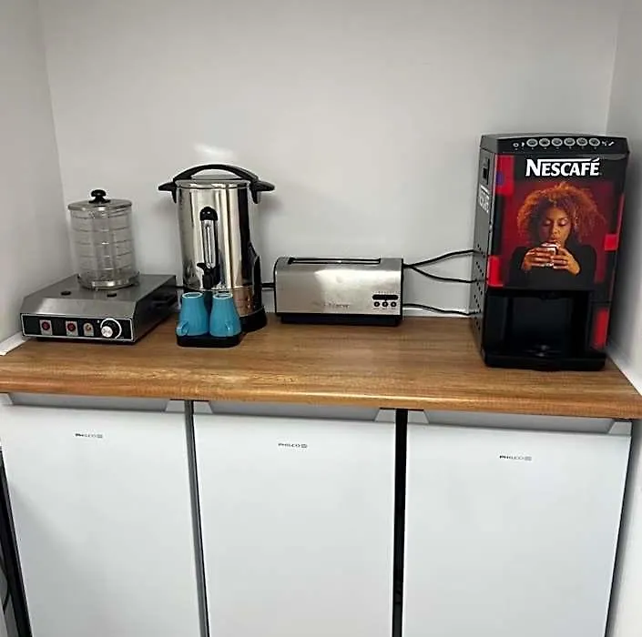 Yellow Hostel - Free Breakfast - The Best Service In Katowice - Free Parking-1