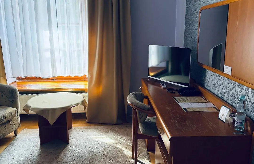 Hotel Rytwiany Pałac-1
