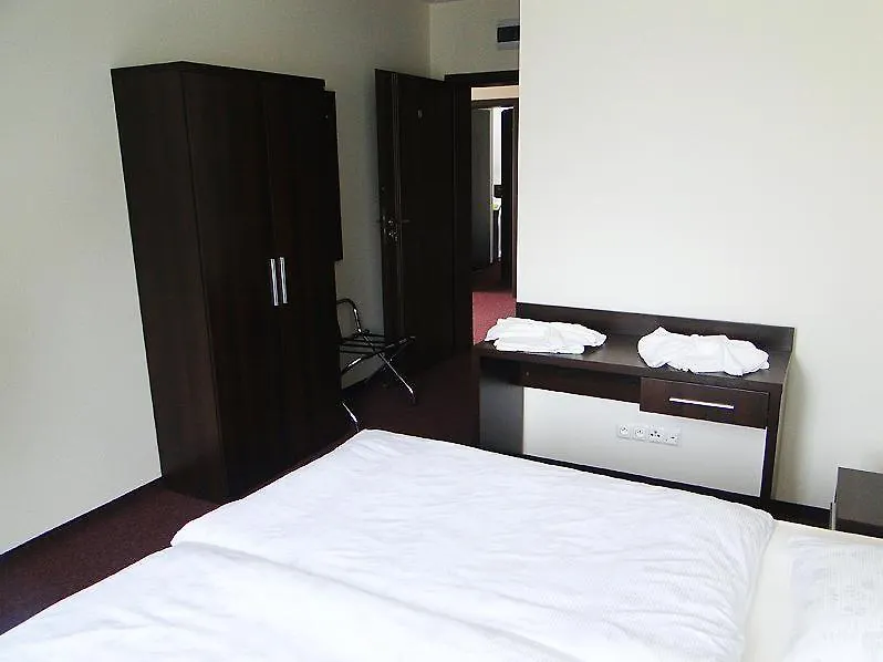 Hotel Cynamon-1
