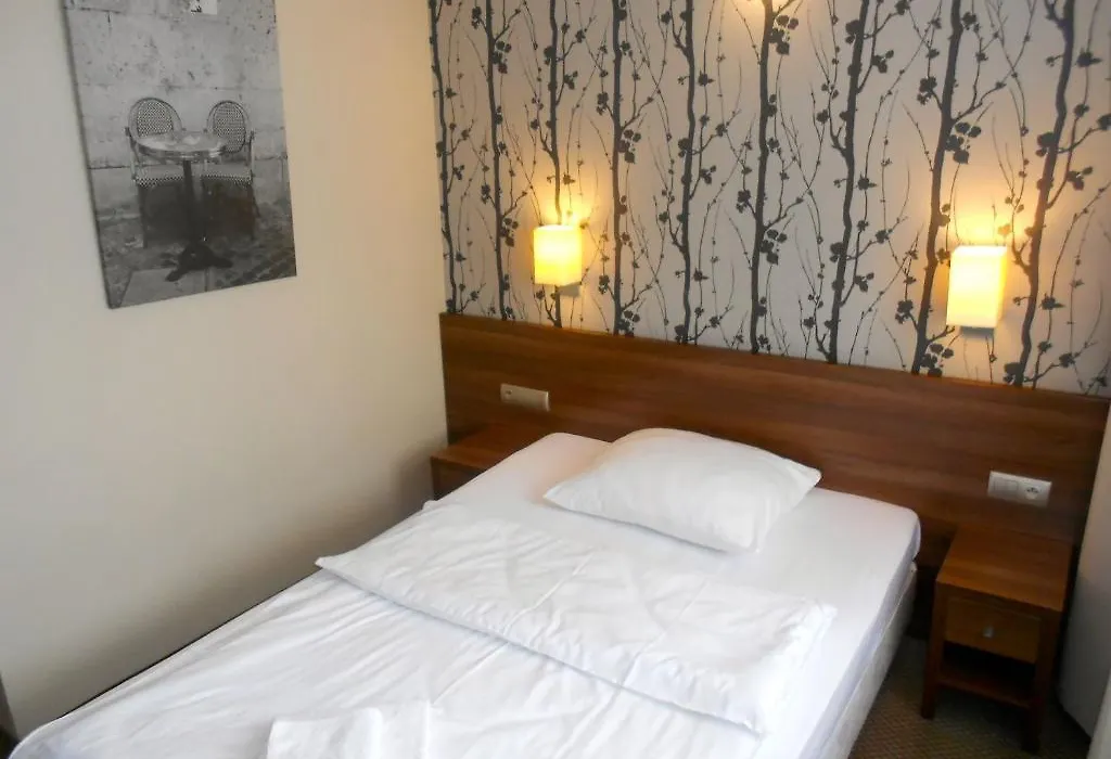 Hotel Srodmiejski-1