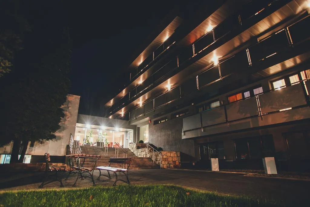 Hotel Trojan-1