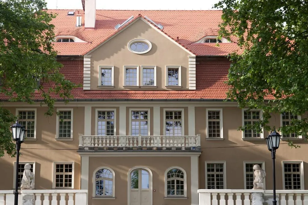Palac Brzezina-1