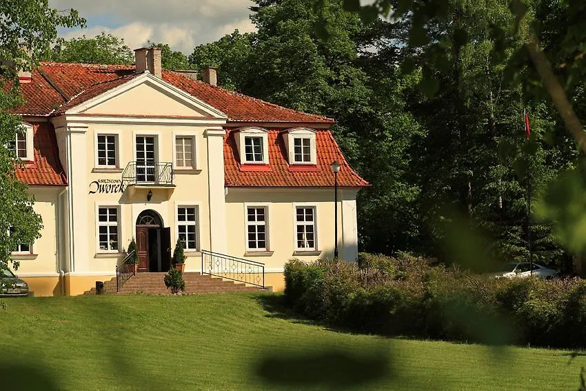Hotel Księżycowy Dworek-1