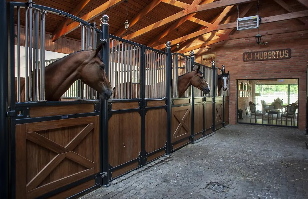Hubertus Aparthotel & Restaurant & Horse Club-1