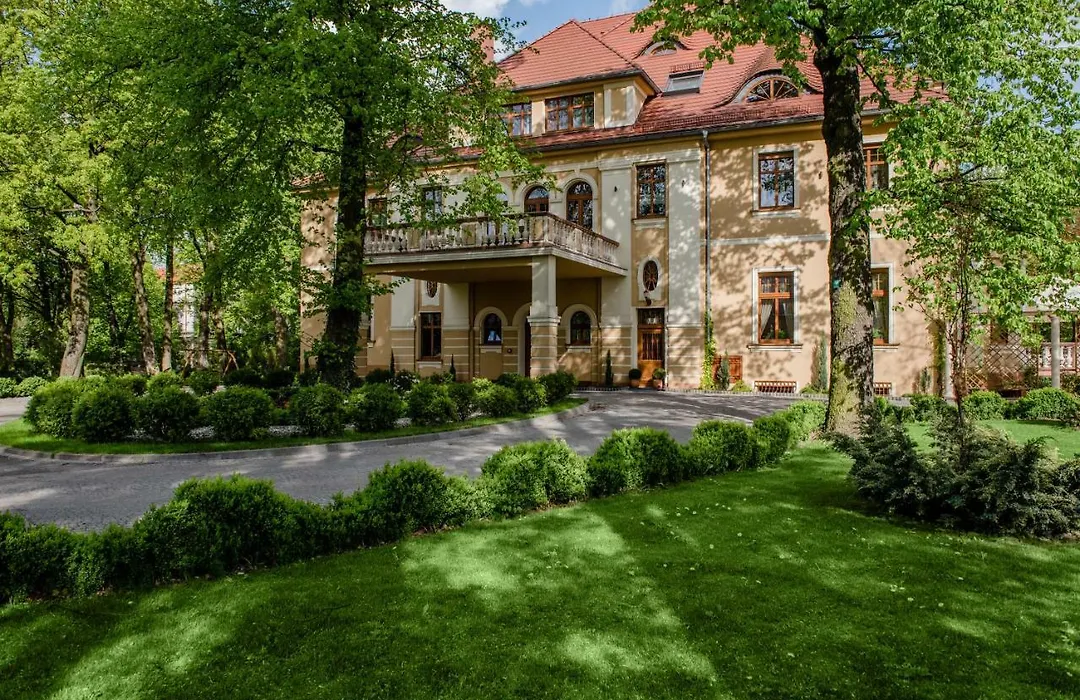 Pałac Ogrodowa-1