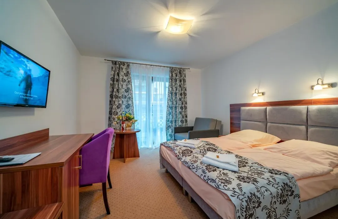 Hotel Trzy Sosny-1