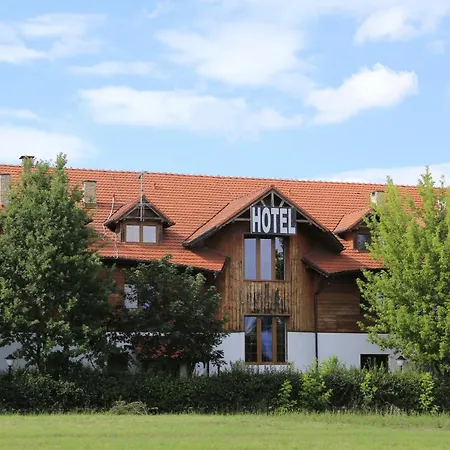 Hotel Cicha Woda Nieporet-3