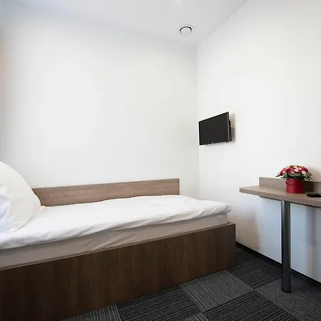 Hostel Sms Free Parking-3