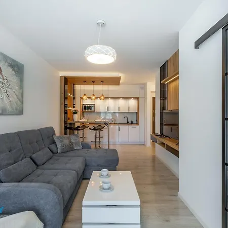 Apartamenty BlueSky - Karkonoska 13, z widokiem na góry, blisko szlaków i wyciągów, w zielonej okolicy-2