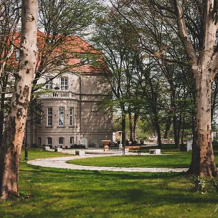 Pałac Rajkowo-2