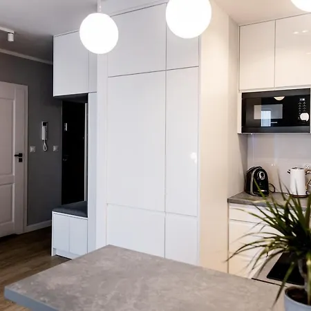 Lake View Apartment-Free Parking-3
