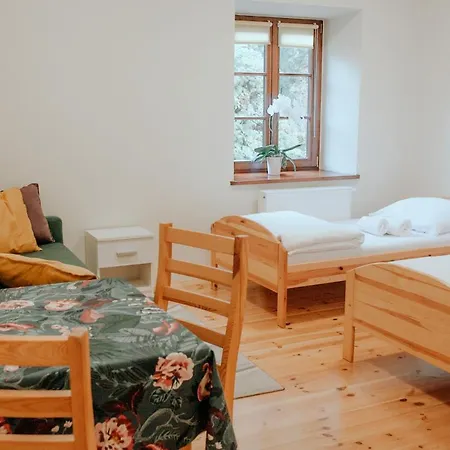 Zamkowa, Pokoje Gościnne-3