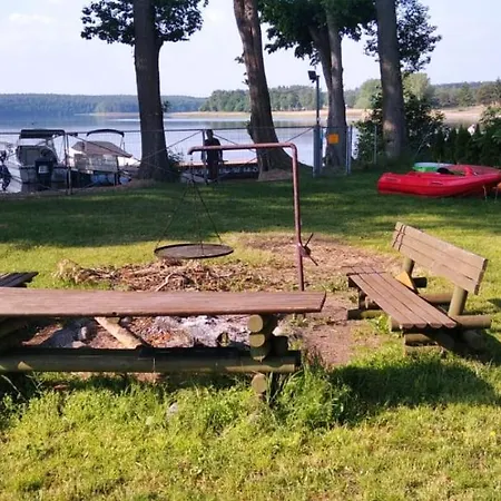 Domki letniskowe nad jeziorem Lubie-2