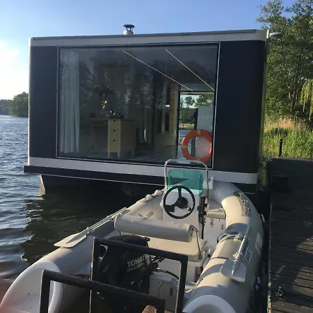 Domek na wodzie-2
