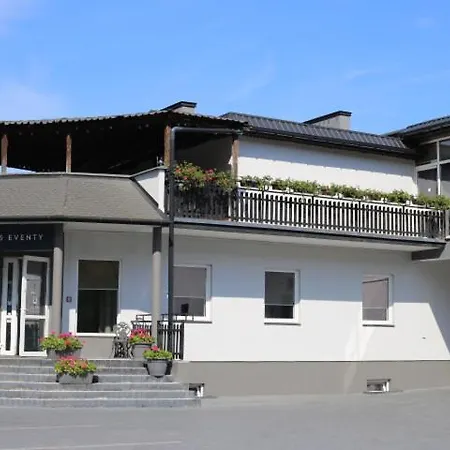 Hotel POD RÓŻAMI-3