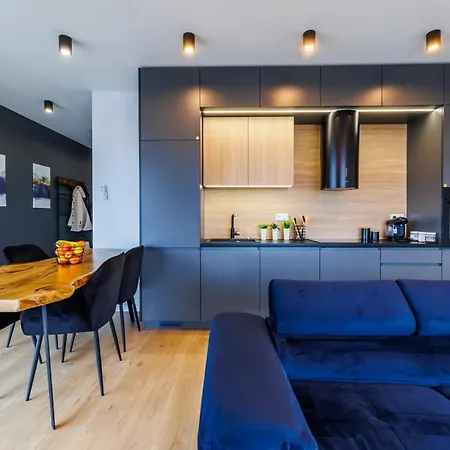 Panorama Capital Black-3