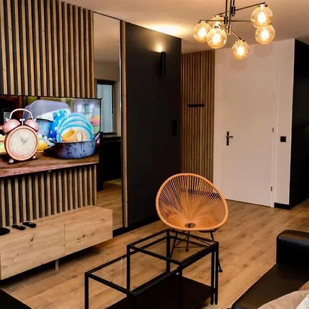 Apartament z prywatnym jacuzzi - bezpłatny parking - ogród-3