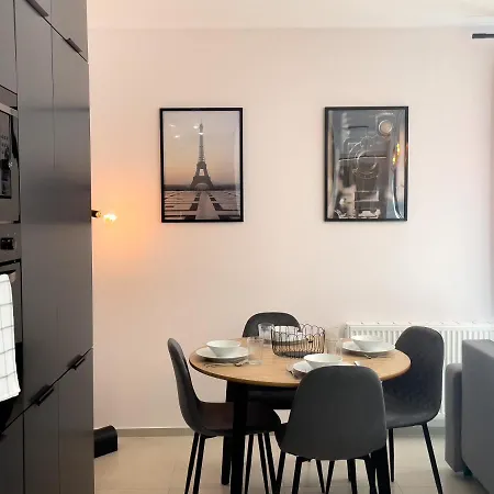 Urban Apartments Opolska 10 No 77A - Balcony - Air Condition - Rooftop Garden - Free Garage-2