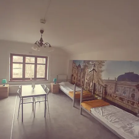 Lodzki Palacyk - Pokoje Hostelowe-3