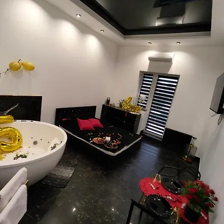 Apartament Złoty z Jacuzzi-3