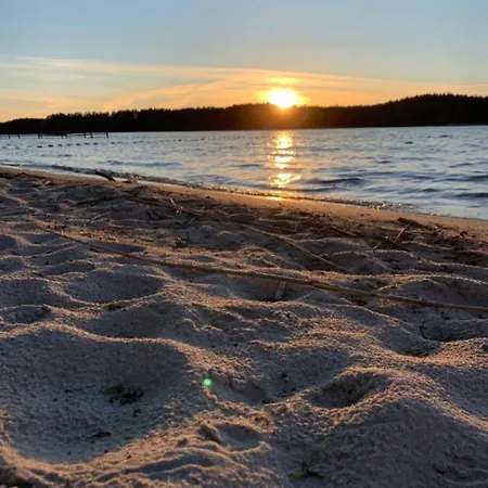 Domek Dziesiątka Borsk nad samym jeziorem - pierwsza linia-3