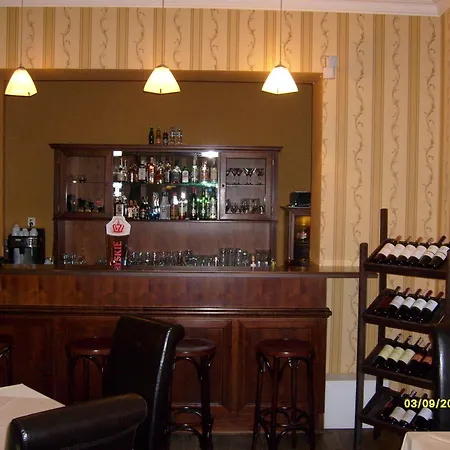 Pensjonat - Restauracja Żółty Domek-3