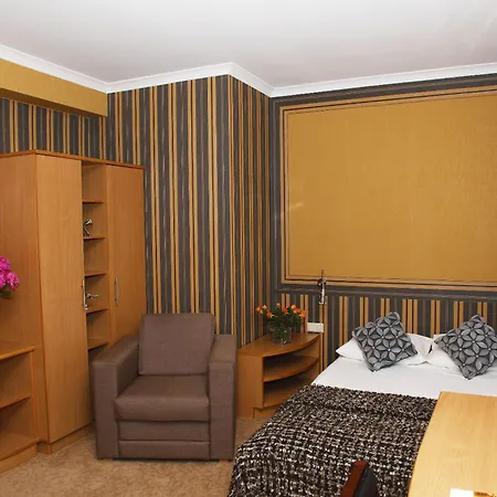 Hotel Iskierka Business & Spa-3