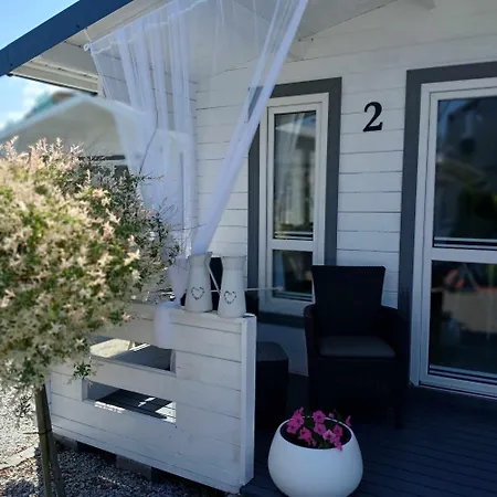 Domki LA MER USTKA z własnymi ogródkami- Balia z jacuzzi ,sauna ,rowery, klimatyzacja-2