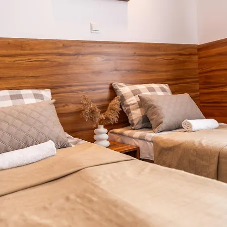MAX Apartamenty - Pokoje - Domki - Restauracja - Basen-2