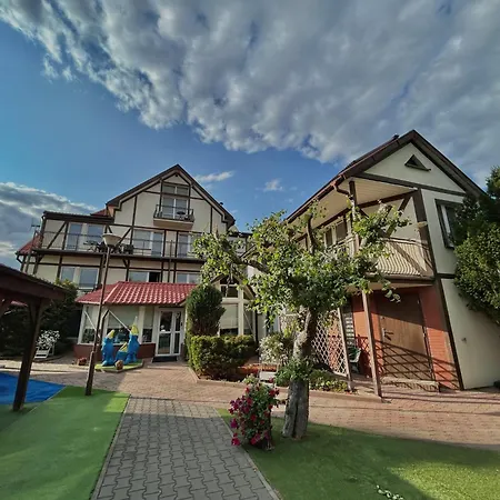 POLARIS B&B-kameralne, rodzinne pokoje i domki z basenem-3