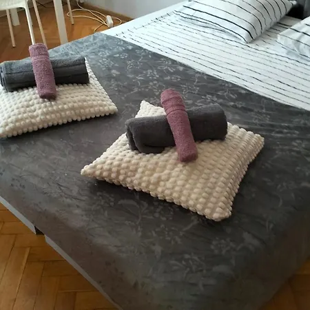Night Host Matejki 4 Free Parking-2