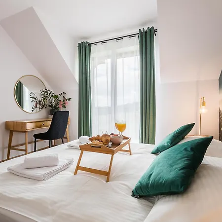 Bieszczadzkie Siedlisko apartamenty blisko Soliny i Polańczyka z widokiem na góry-3