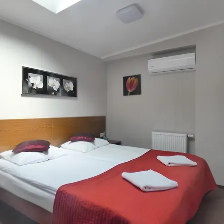 Astral - Private Rooms Close To Airport & Ptak Expo-2