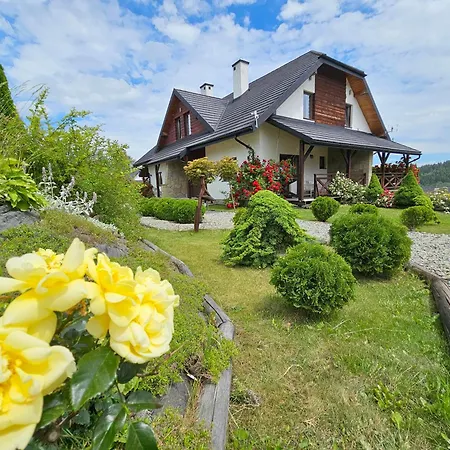Chata w Bieszczadzie SPA apartamenty i domki z widokiem na góry-3