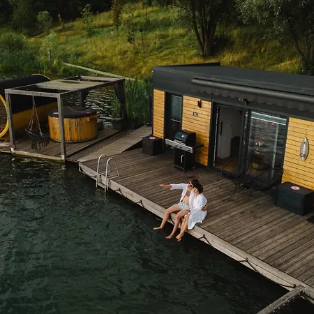 Costa del Kryspi Całoroczne Apartamenty na Wodzie-3