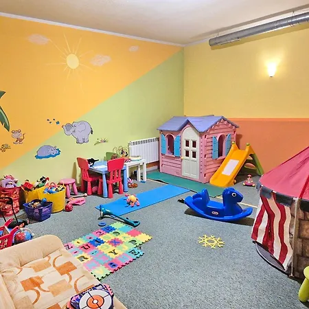 VILLA MEDICA - podgrzewany basen i pełne wyżywieniem-3