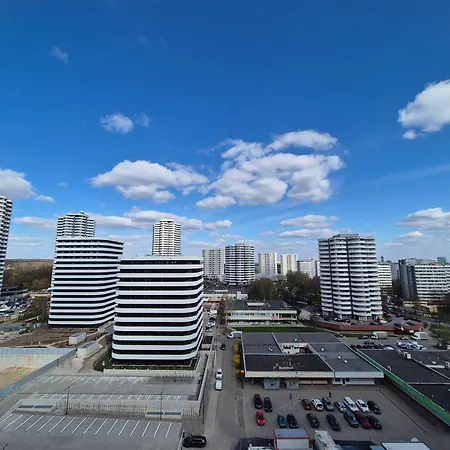 APARTAMENT WŚRÓD 1000cy ŚWIATEŁ - z parkingiem w hali garażowej- duży balkon - piekny widok nocą na panoramę Tysiaclecia-2
