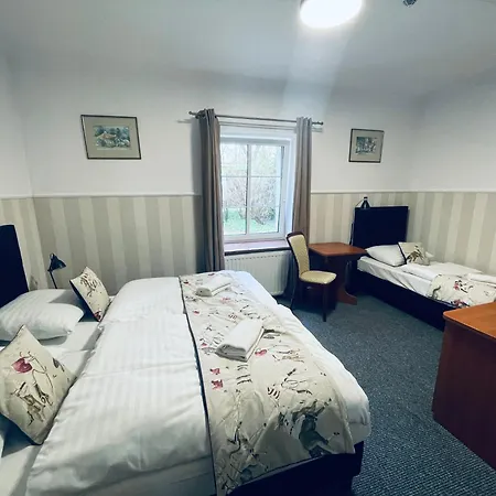 Dworek w Skibnie-3