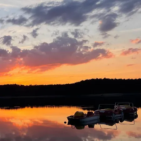 Domek Dziesiątka Borsk nad samym jeziorem - pierwsza linia-2
