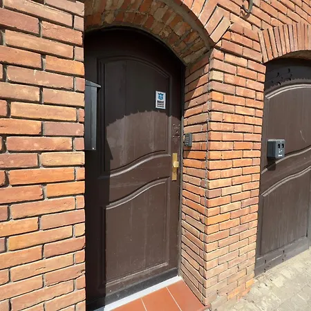 Willa BROWAR pokoje gościnne w centrum miasta na starówce, Self check in 24H, FV, TV Smart, Darmowe Wi-Fi, Parking, W sąsiedztwie restauracji i kawiarni, Usługi escort zakazane-2