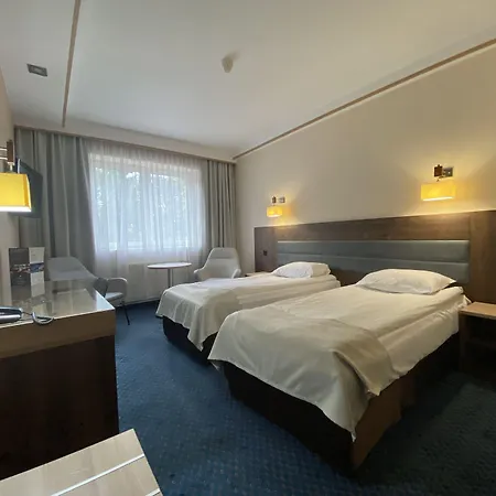 Hotel Ambasador Chojny-3