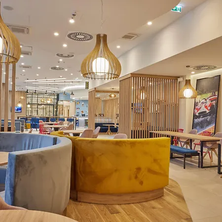 Hampton By Hilton Poznan Swarzedz-3